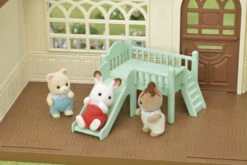Sylvanian Families Zoet Frambozenhuis SF5393 41 Sylvanian Families Zoet Frambozenhuis SF5393 -Kinderwereld Verkoop 78686100 1225219579