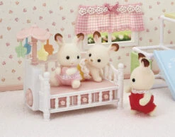 Sylvanian Families Bed Voor Drieling Met Mobiel SF5534 26 Sylvanian Families Bed Voor Drieling Met Mobiel SF5534 -Kinderwereld Verkoop 87915898 3981768895