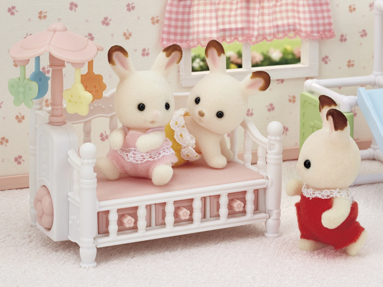 Sylvanian Families Bed Voor Drieling Met Mobiel SF5534 11 Sylvanian Families Bed Voor Drieling Met Mobiel SF5534 - Afbeelding 9